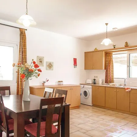 Kleismata Sleeps 6 With Pool Air Con And Wifi Willa
