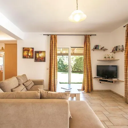 Kleismata Sleeps 6 With Pool Air Con And Wifi